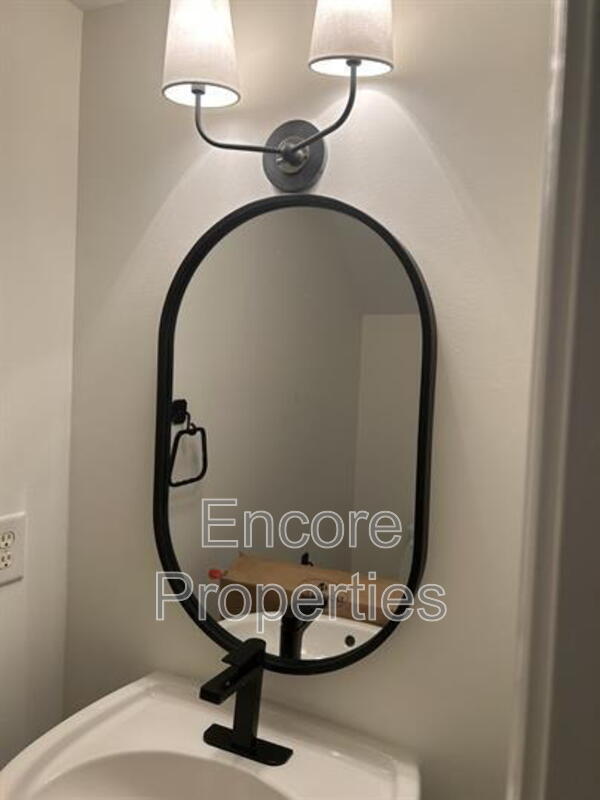 Building Photo - 2220 Bellaire Ave