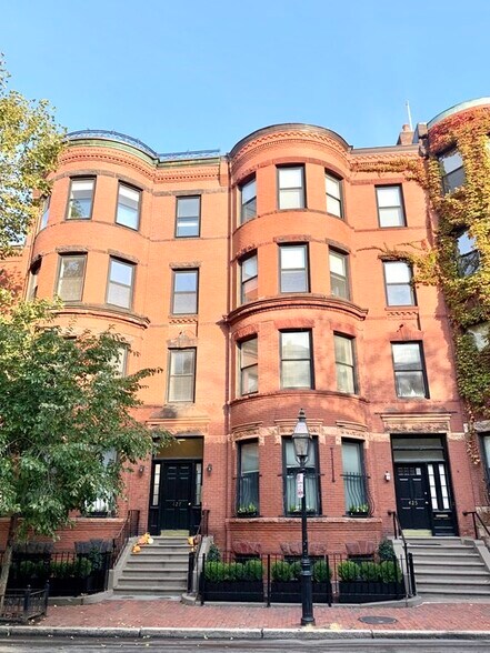 Building Photo - 425 Marlborough St