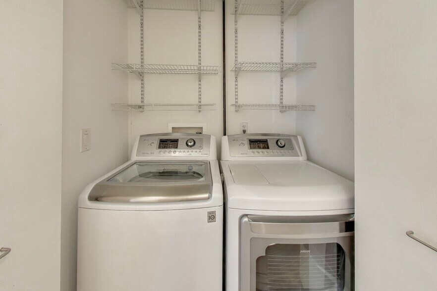 Building Photo - 5 E 14th Pl