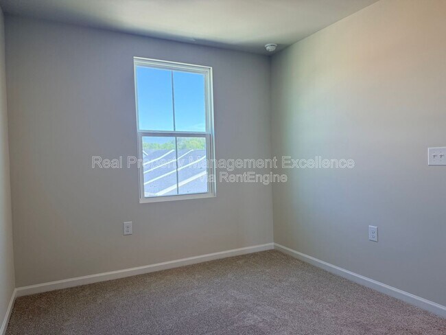 Building Photo - 372 Grand Silo Rd