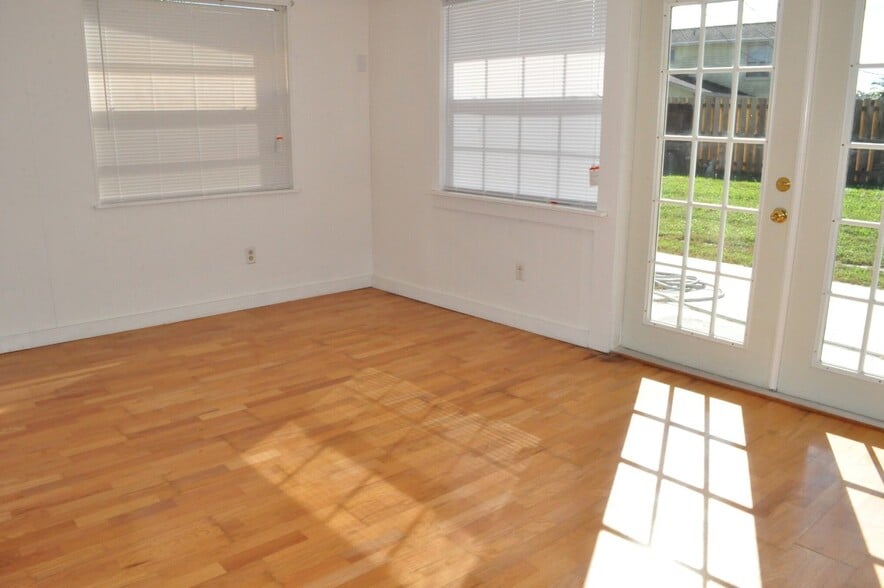 Bonus Study Room - 916 Spring St NW