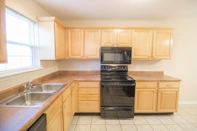 Building Photo - 1881 Field St