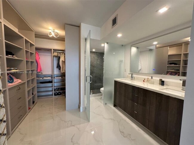 Building Photo - 2 bedroom in Sunny Isles Beach FL 33160