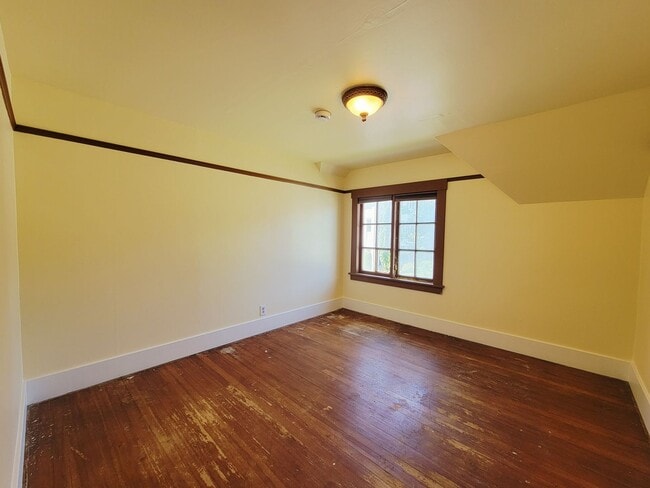 Building Photo - 3-Bedroom Home in Juneau’s Desirable Downt...