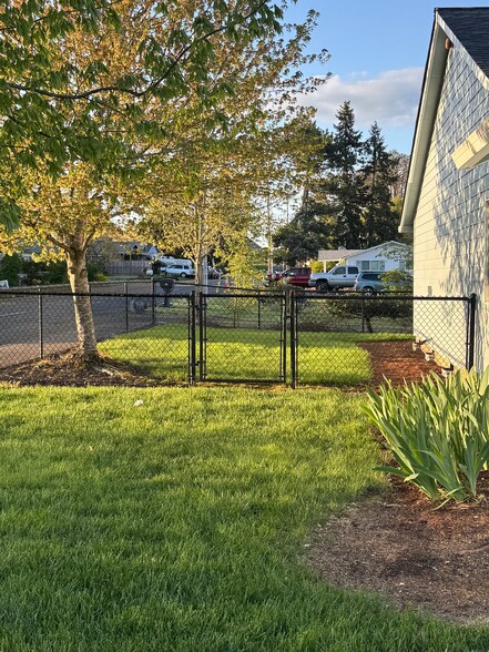 Building Photo - 400 E Washington St