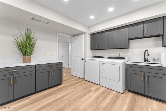 Building Photo - 2868 Vista Del Sol Ave