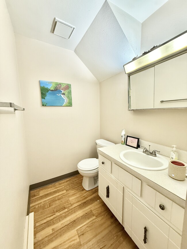Building Photo - 3101 Azalea Dr
