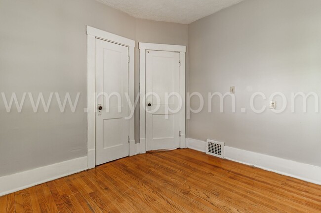 Building Photo - Charming 2 Bedroom Home | Miller Park