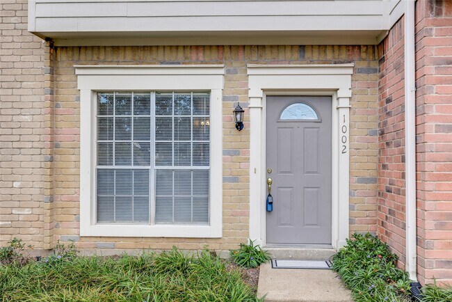 Building Photo - 2910 Grants Lake Blvd