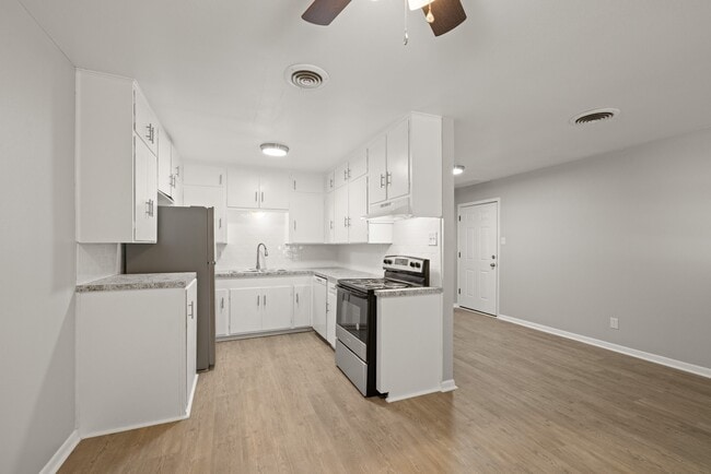 Building Photo - 3531 Midwest Dr