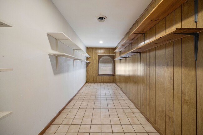 Building Photo - 5554 Beechnut St