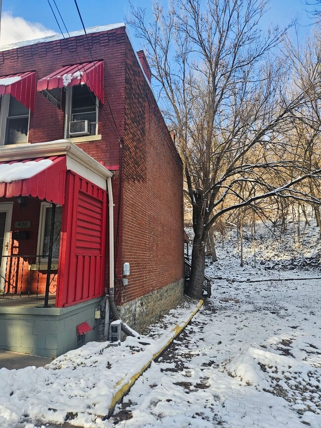 Building Photo - 430 Venture St