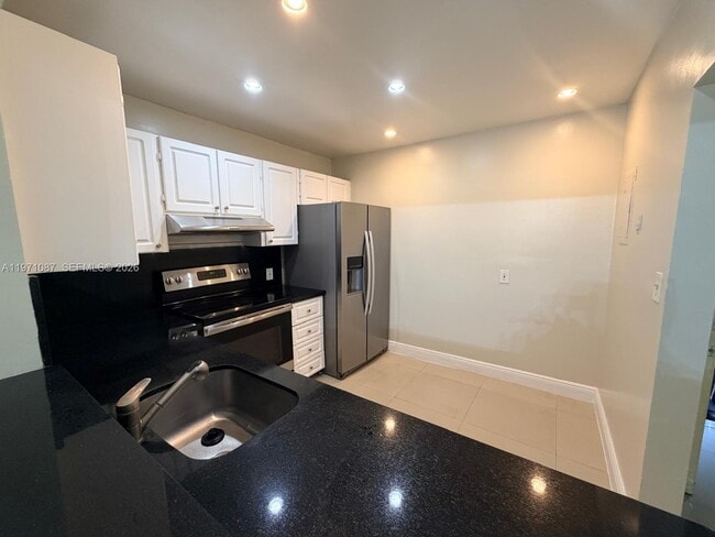 Building Photo - 11925 NE 2nd Ave