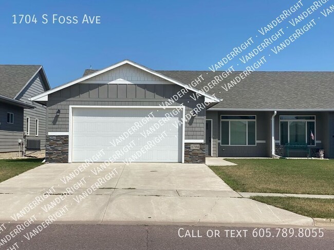 Building Photo - 1704 S Foss Ave