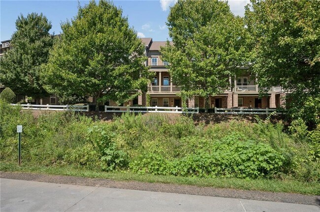 Building Photo - 323 Patterson Way N E