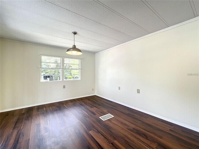 Building Photo - 831 Wolf Trail