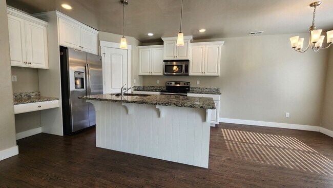 Building Photo - 576 N 220 E