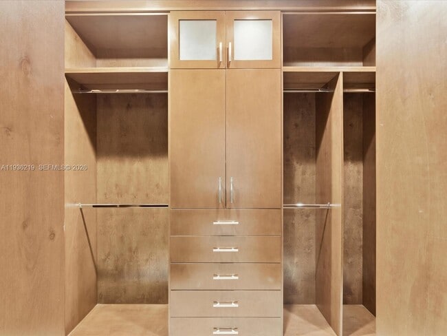 Building Photo - 21151 NE 22nd Ct