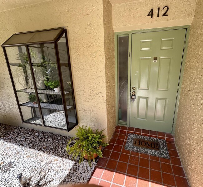 Building Photo - 5121 Oakhill Ln