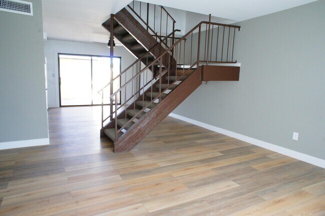 Building Photo - 3827 S Mill Ave