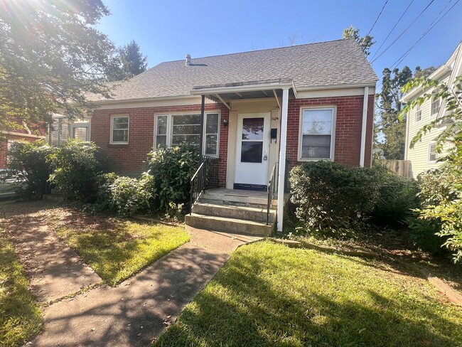 Building Photo - 1104 Little High St