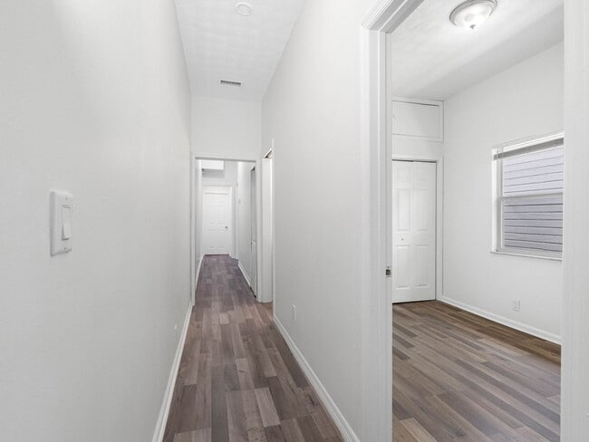 Building Photo - Affordable 3/1.5 West Tampa Home