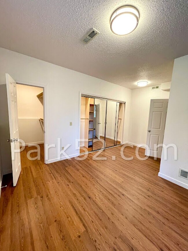 Building Photo - 9024-9024 Waverly Dr SW