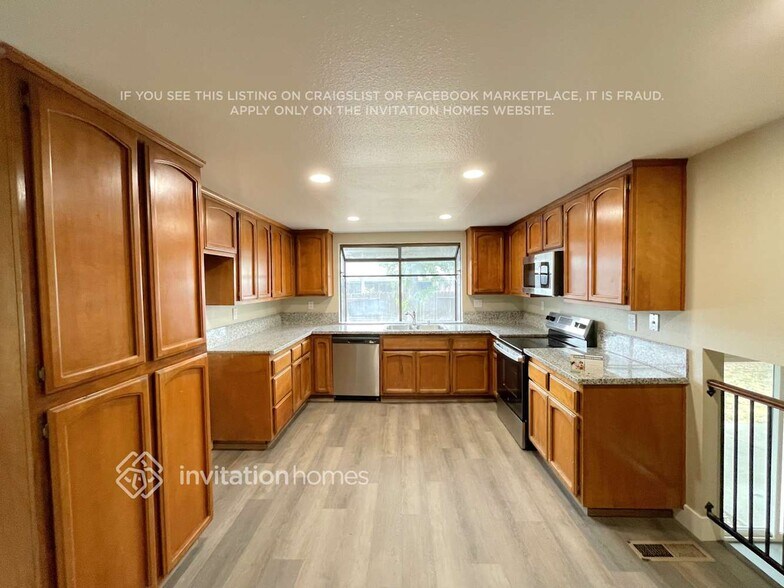 Building Photo - 5927 Moon Rock Way