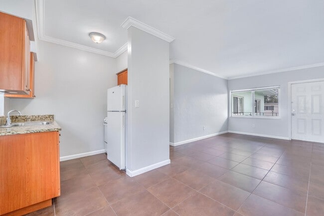 Building Photo - 521 NE 82nd Terrace