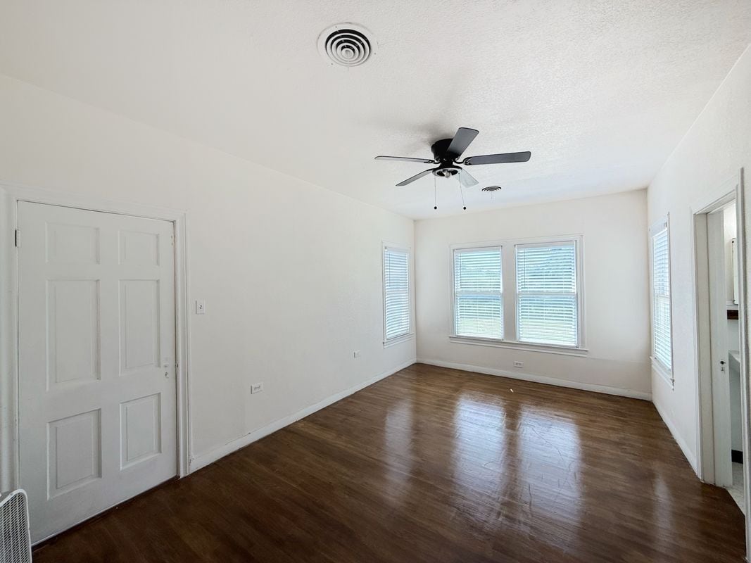 Building Photo - 1214 Sutton Dr