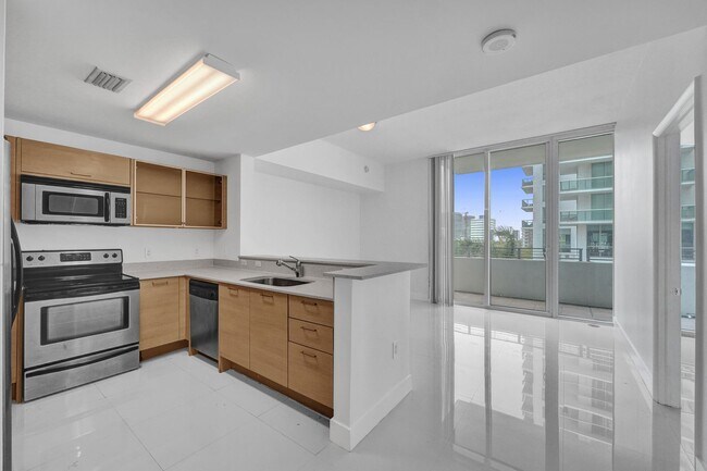 Building Photo - 1 bedroom and 1 bath condo located east side of Biscayne Blvd Miami Florida