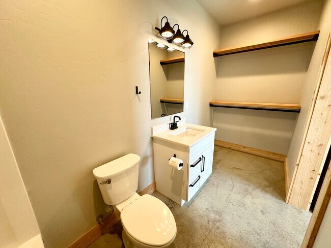 Building Photo - 121 E 26th Ave