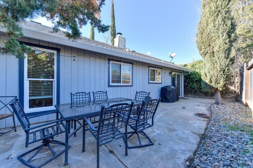 Building Photo - 8313 Crossoak Way