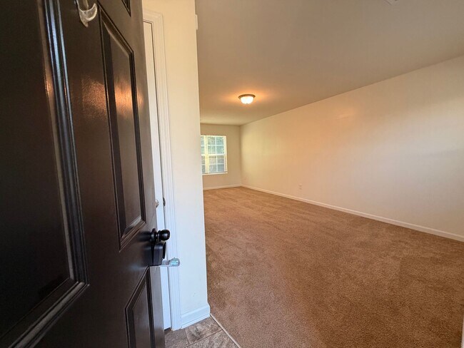 Building Photo - Available Now – Spacious 4BR Home on 1.5 Acres in Rural Hall!
