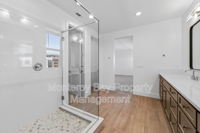 Building Photo - 108 8th St