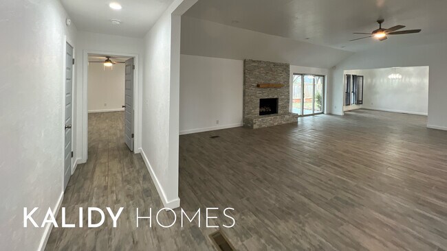 Building Photo - 12510 Maple Ridge Rd