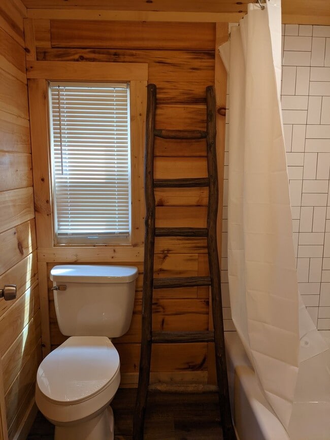 Building Photo - Private Black Mountain Cottage