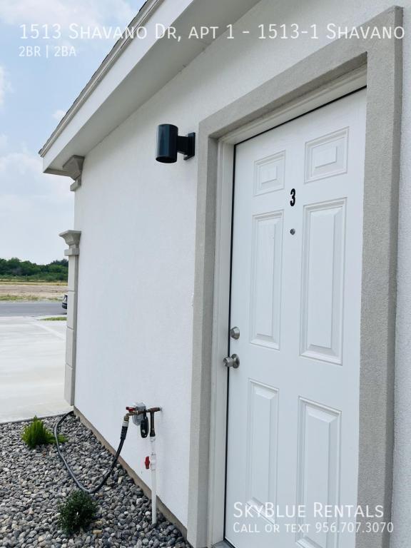 Building Photo - 1513 Shavano Dr