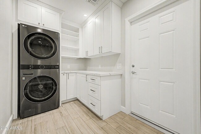 Building Photo - 5539 N 19th St