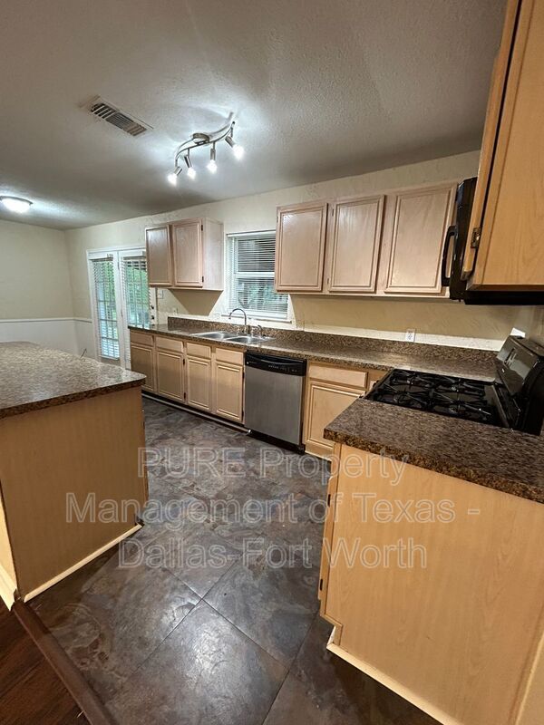 Building Photo - 3428 Statler Dr