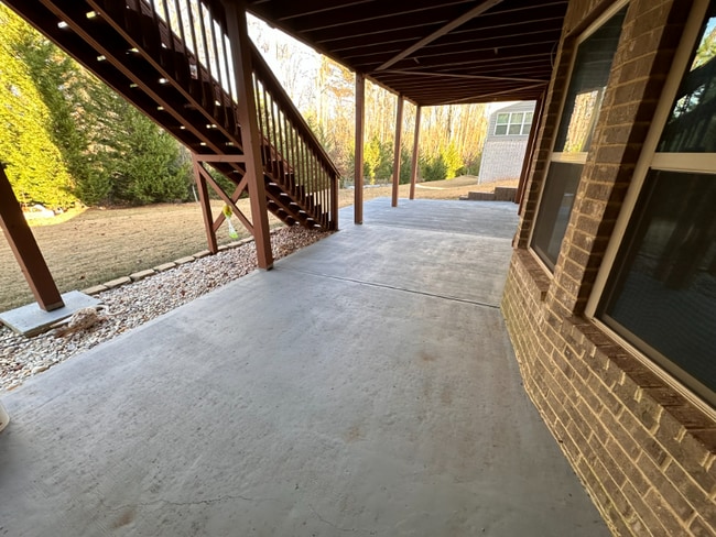 Building Photo - 6060 Ashborough Park
