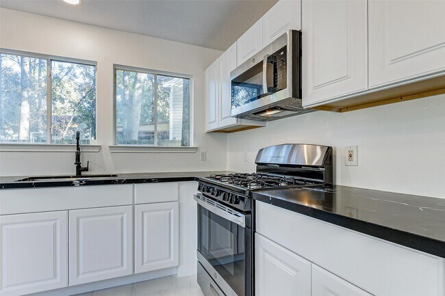 Building Photo - 21892 Silver Oak Ct
