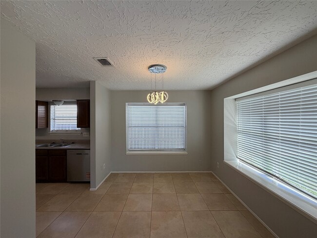 Building Photo - 2815 Fir Crest Ct