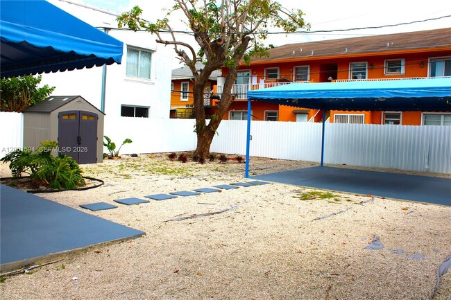 Building Photo - 2253 SW 10th St