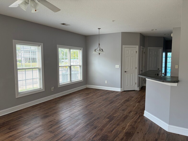 Building Photo - 5034 Belleglen Ct