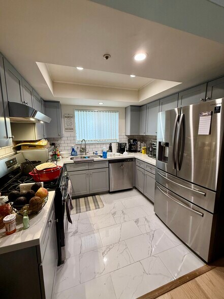 Kitchen - 1247 E Wilson Ave
