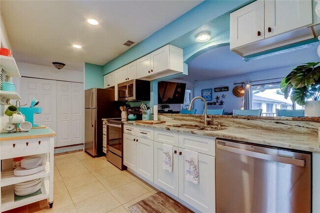 Building Photo - 12261 Sailwinds Dr
