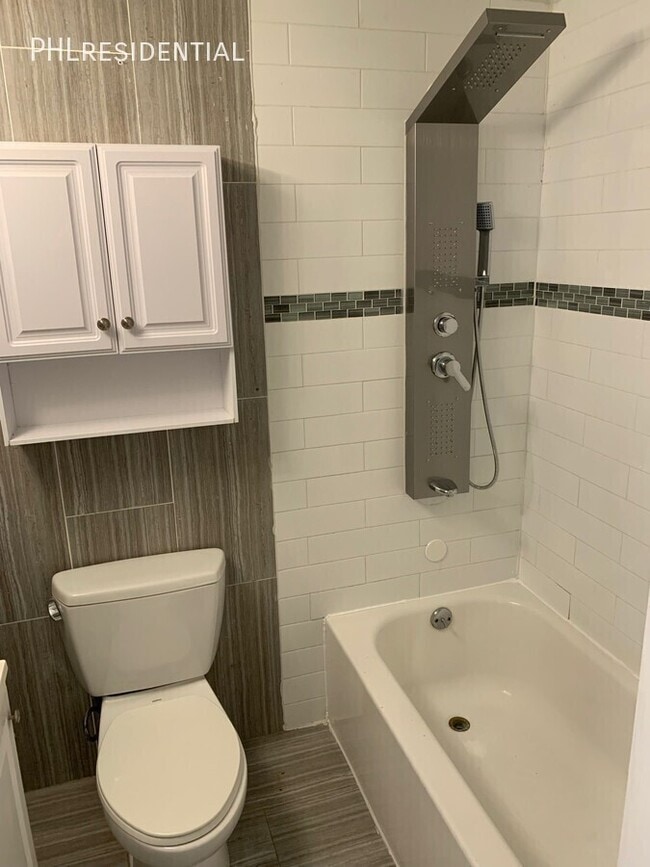 Building Photo - 542 King St