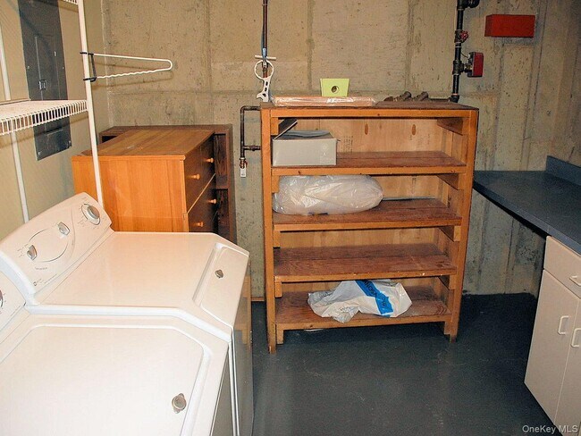 Building Photo - 1404 Pondcrest Ln