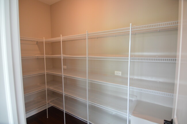 Building Photo - 124 Roman Ln